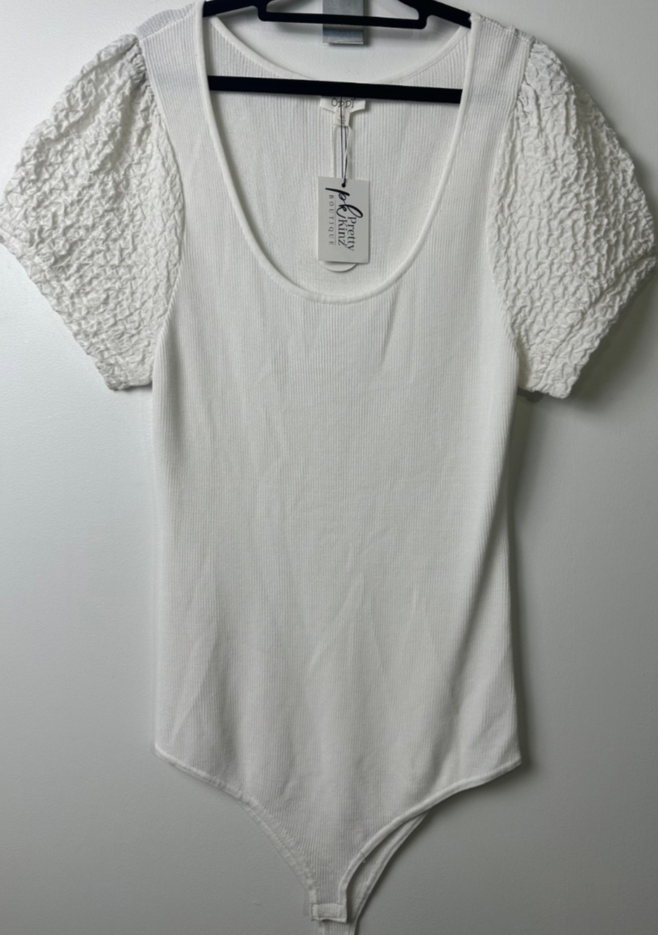 NEW ODDY White Short Sleeve Bodysuit Size 1XL Knit Textured NWT A2